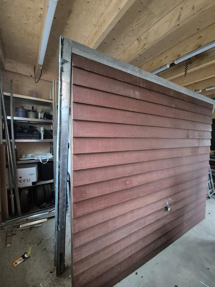 Gratis op te halen - Houten Kanteldeur, Doe-het-zelf en Verbouw, Deuren en Horren, Gebruikt, Garagedeur, 215 cm of meer, 120 cm of meer