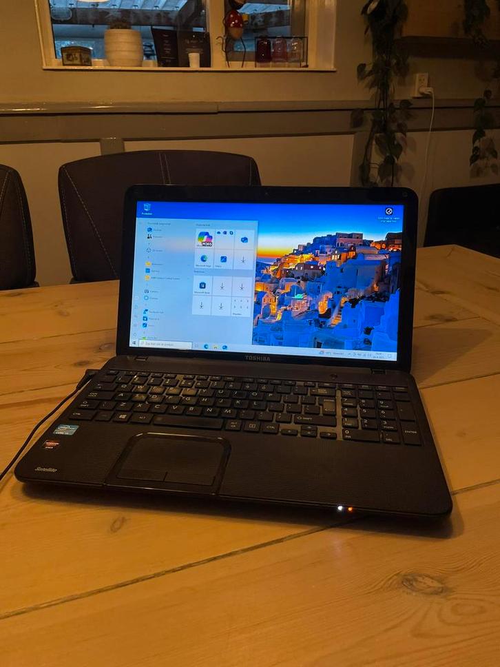 Toshiba Satellite laptop met 500G SSD, 8GB RAM en Win.10, Computers en Software, Windows Laptops, Zo goed als nieuw, 15 inch, SSD