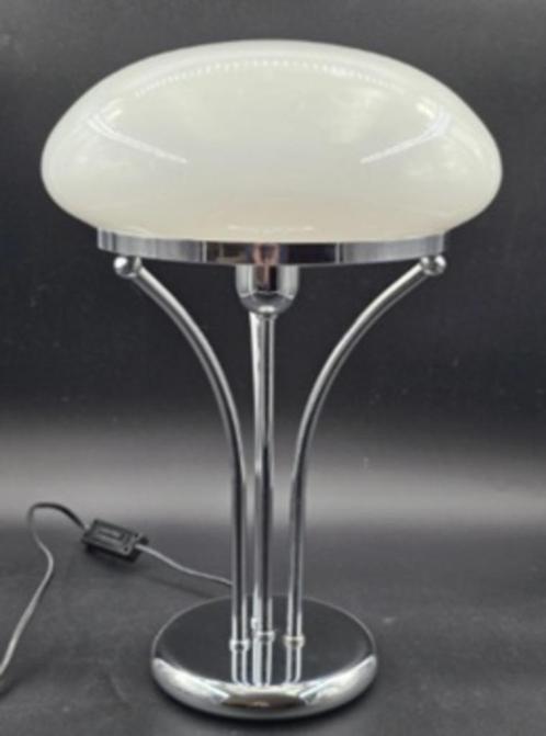 Prachtige design chroom tafellamp met een opaal glazen kap., Huis en Inrichting, Lampen | Tafellampen, Zo goed als nieuw, Minder dan 50 cm