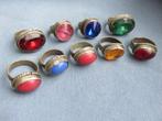 Oude ringen met steen en glas inleg - 20e eeuw, Sieraden, Tassen en Uiterlijk, Ringen, Overige materialen, 20 of groter, Gebruikt