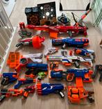 Grote collectie Nerf, 17 pistolen/ geweren en accessoires, Ophalen, Gebruikt