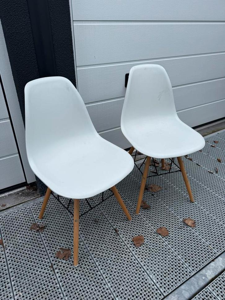 2 witte kuipstoelen, Huis en Inrichting, Stoelen, Gebruikt, Twee, Kunststof, Wit, Ophalen