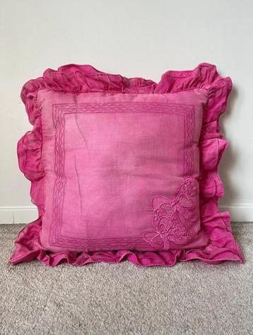 Donkerroze kussen met ruches,52x53cm. Brocante bohemian boho beschikbaar voor biedingen