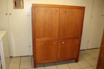 Kast beschikbaar voor biedingen