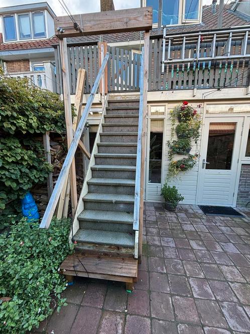 Buitentrap - Stevig en Functioneel, Doe-het-zelf en Verbouw, Ladders en Trappen, Gebruikt, Trap, 2 tot 4 meter, Ophalen