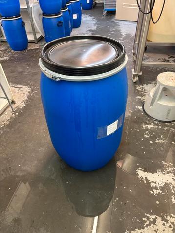 Blauwe 2oo Liter Tonnen - Leeg binnenkort beschikbaar beschikbaar voor biedingen