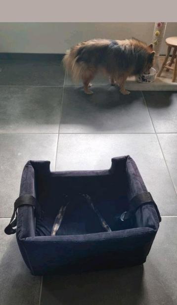 Zeer luxe auto stoel, orthopedisch kussen voor kleine hond beschikbaar voor biedingen