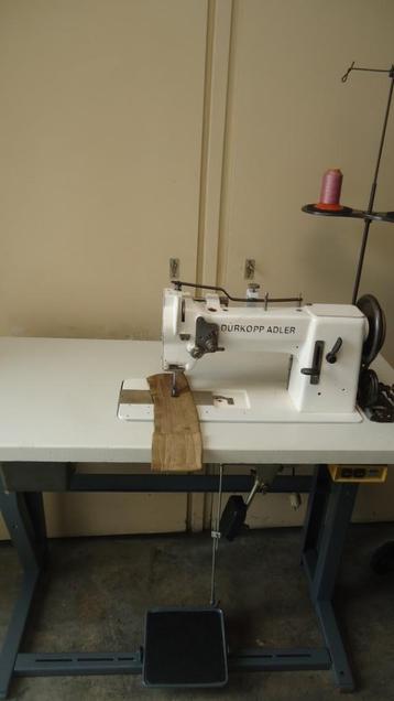 Industrie Naaimachine Adler 3 Voudig Transport(67-72 (wit beschikbaar voor biedingen
