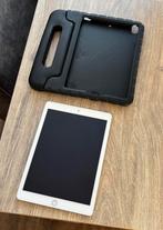 Zeer nette Ipad 5e generatie met hoes, 32 GB, Apple iPad, Zo goed als nieuw, Ophalen