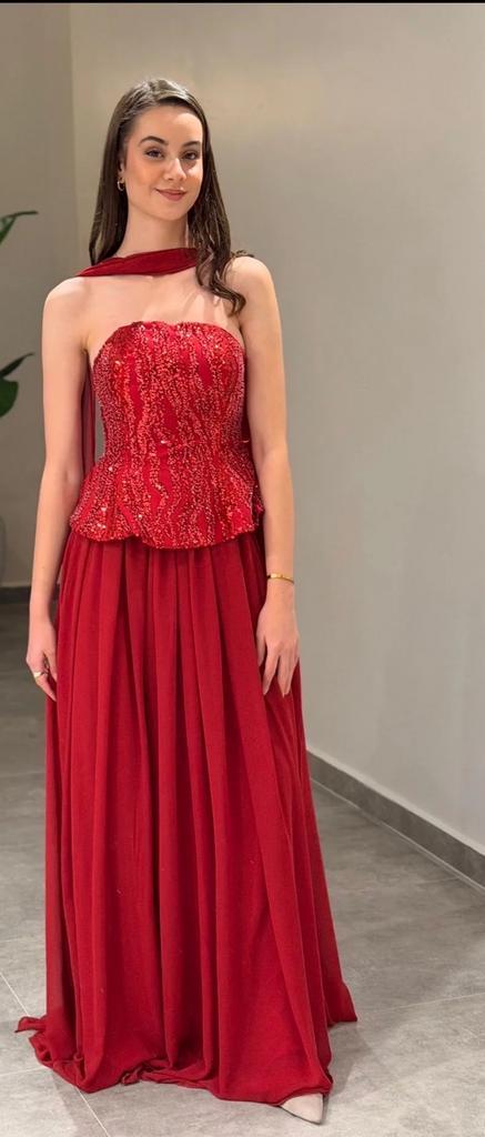 Prachtige Rode Avondjurk, Kleding | Dames, Jurken, Zo goed als nieuw, Maat 38/40 (M), Rood, Ophalen of Verzenden