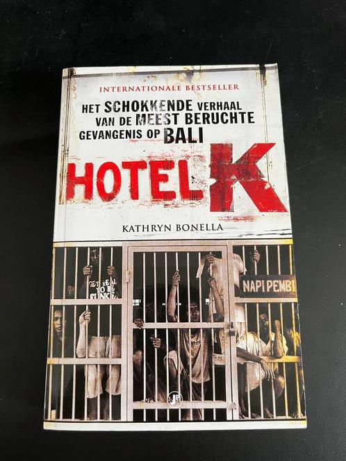 Kathryn Bonella - Hotel K., Boeken, Detectives, Zo goed als nieuw, Ophalen of Verzenden