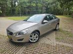 Volvo S60 1.6 T3 2011 Grijs, Auto's, Voorwielaandrijving, 1596 cc, 15 km/l, 74 €/maand