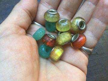 11 x kunststof kralen voor armbanden beschikbaar voor biedingen