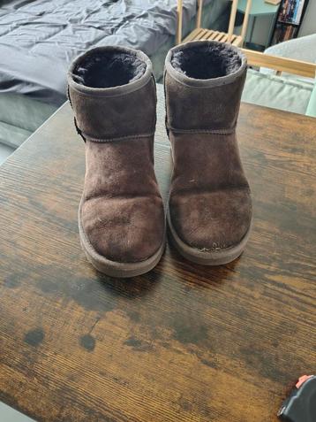 Uggs donkerbruin 41 beschikbaar voor biedingen