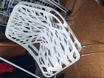 2 stoelen beschikbaar voor biedingen