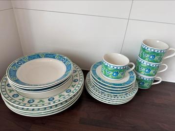 Servies compleet 4 personen (L. Dake) beschikbaar voor biedingen
