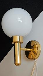 Postmoderne brass opaalglazen bol wandlamp., Antiek en Kunst, Ophalen of Verzenden