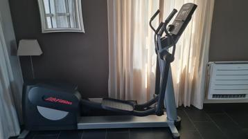 Professionele Life Fitness Crosstrainer - Topconditie! beschikbaar voor biedingen