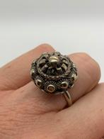 V794 Prachtige zilveren streekdracht ring maat 18,5, Sieraden, Tassen en Uiterlijk, Antieke sieraden, Ophalen of Verzenden, Zilver