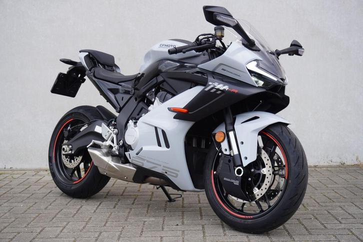 CFMOTO 675 SR-R (bj 2025) CF MOTO 675SR 675SRR, Motoren, Motoren | CFMOTO, Bedrijf, Super Sport, meer dan 35 kW, 3 cilinders, Motorrijbewijs A