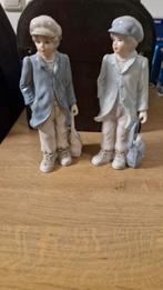 Twee Porseleinen Beeldjes van Jongens, Antiek en Kunst, Ophalen of Verzenden