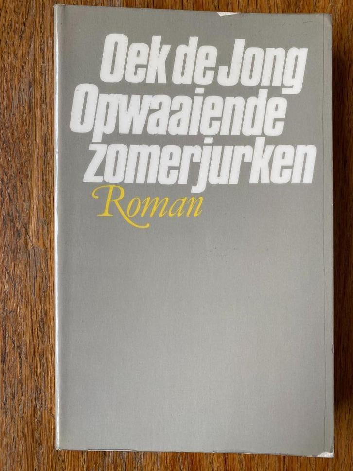 Oek de Jong - Opwaaiende zomerjurken, Boeken, Literatuur, Zo goed als nieuw, Nederland, Ophalen of Verzenden