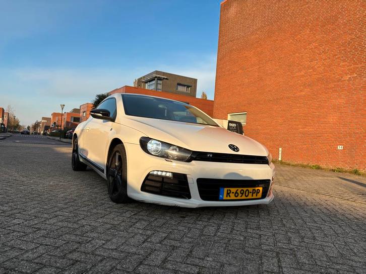 STOERE VW SCIROCCO VOOR INRUILPRIJSJE!!, Auto's, Volkswagen, Particulier, Benzine, Coupé, Handgeschakeld, Geïmporteerd, Wit, Ophalen