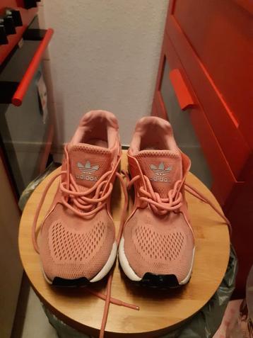 Roze Adidas schoenen te koop!
