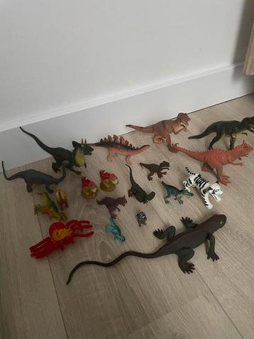 Dinosaurussen en andere actiefiguren nieuw beschikbaar voor biedingen