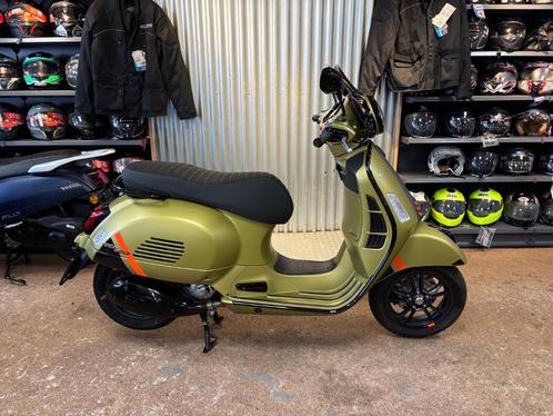 Vespa GTS 300 (demo), Motoren, Motoren | Piaggio, Bedrijf, Scooter, meer dan 35 kW, 4 cilinders, ABS, LED Verlichting, Traction Control