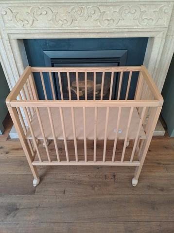 Houten Co-sleeper op Wieltjes - Verstelbaar beschikbaar voor biedingen
