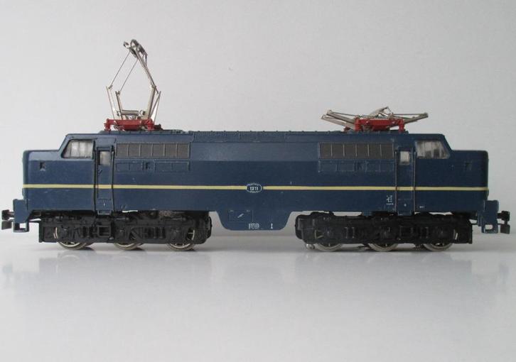 Gezocht: Märklin 3051 NS 1211 blauw in originele doos, Hobby en Vrije tijd, Modeltreinen | H0, Zo goed als nieuw, Locomotief, Wisselstroom