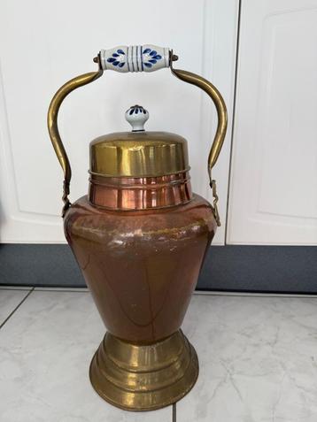 Koperen doofpot met delftsblauw handvat beschikbaar voor biedingen