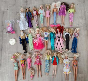 Barbie poppen set (25) + Ken pop beschikbaar voor biedingen