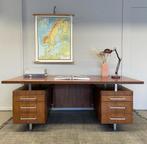 Ruim vintage design bureau uit 1974, Huis en Inrichting, Ophalen, Gebruikt, Bureau