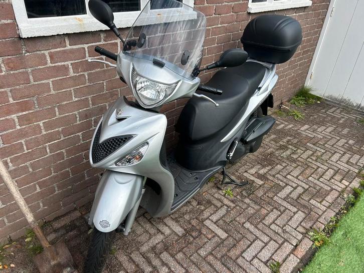 suzuki sixteen 150cc motorscooter a2, Motoren, Motoren | Suzuki, Particulier, Scooter, 12 t/m 35 kW, 1 cilinder, Minimaal motorrijbewijs A2