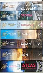 7 boeken Lucinda Riley: Serie DE ZEVEN ZUSSEN, Boeken, Ophalen of Verzenden, Zo goed als nieuw, Nederland