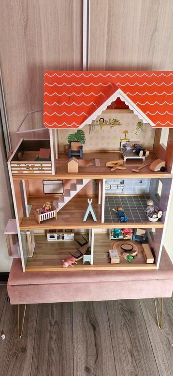 Poppenhuis  beschikbaar voor biedingen