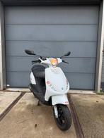 PIAGGIO ZIP 2 TAKT BJ 2010 BROM 14837 KM VAN EERSTE EIGENAAR, Fietsen en Brommers, Ophalen, Piaggio@piaggio.nl, Gebruikt, Piaggio