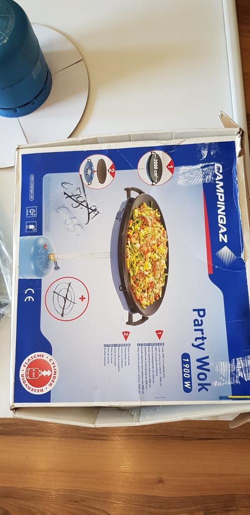 Party Wok met volle gas fles R907 Van Campingaz  1900W, Hobby en Vrije tijd, Overige Hobby en Vrije tijd, Zo goed als nieuw, Ophalen