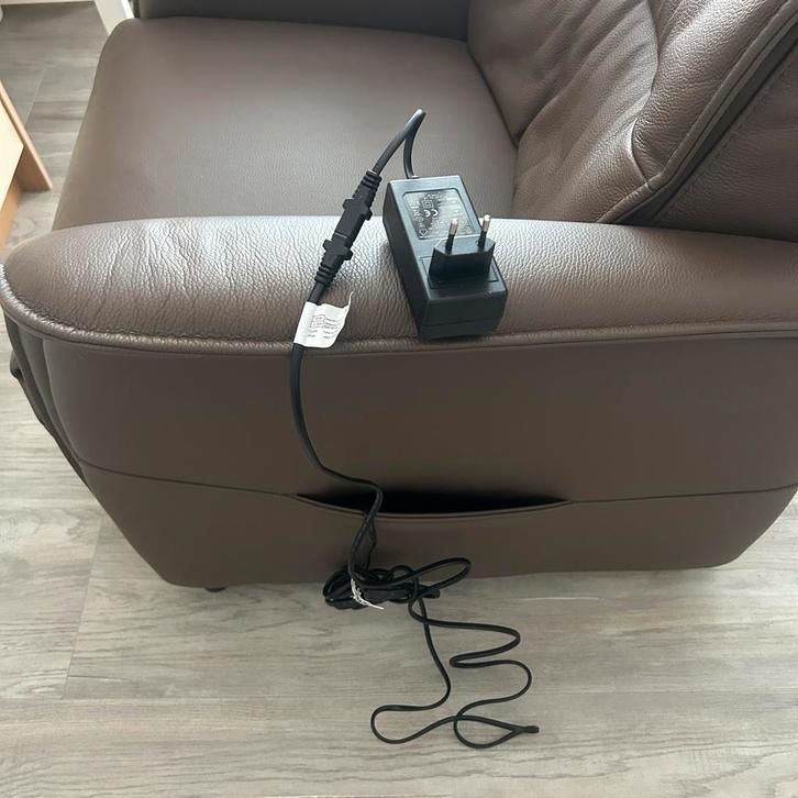 Gebruikte leren sta-op stoel, Huis en Inrichting, Fauteuils, Gebruikt, Leer, 75 tot 100 cm, Ophalen