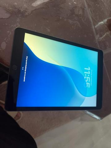Zeer nette iPad 7th Gen 32GB wifi+4G beschikbaar voor biedingen