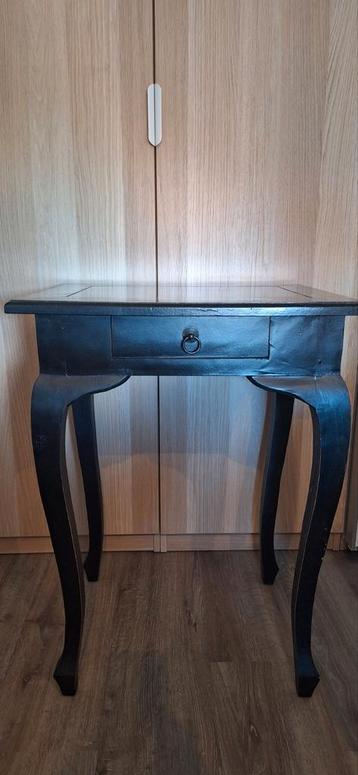2 Brocante zwarte nachtkastjes beschikbaar voor biedingen