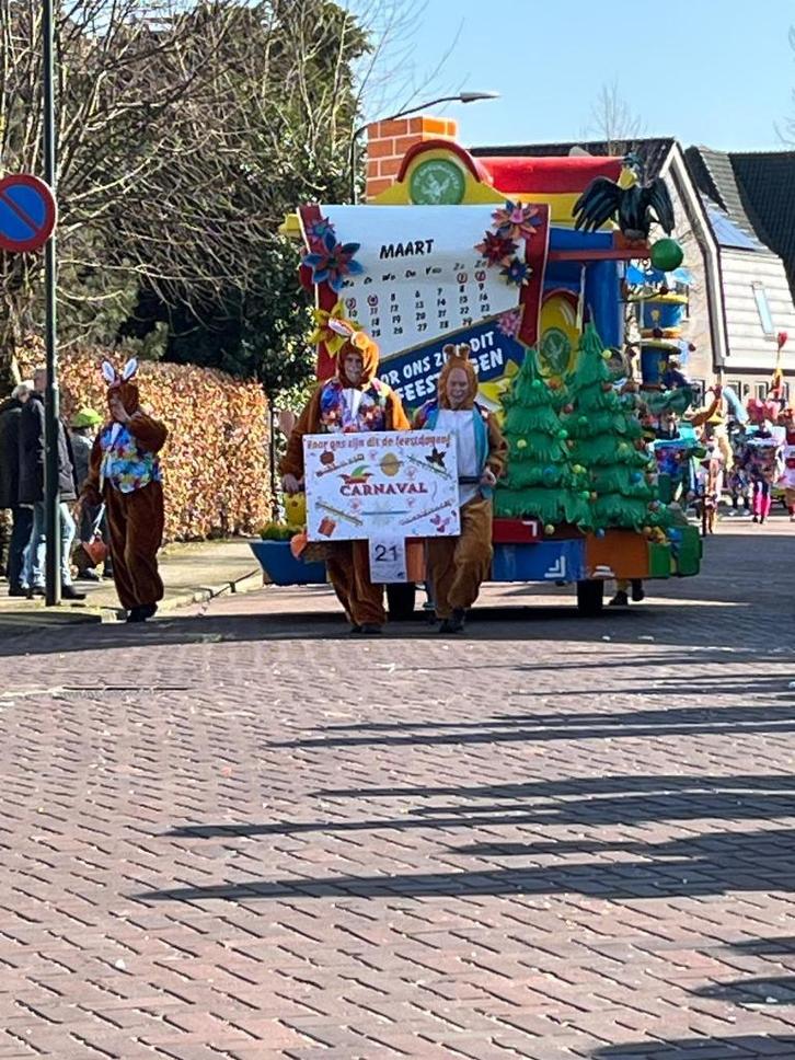 Carnavalswagen / -loopgroep Feestdagen incl 38 pakken, Hobby en Vrije tijd, Overige Hobby en Vrije tijd, Zo goed als nieuw, Ophalen
