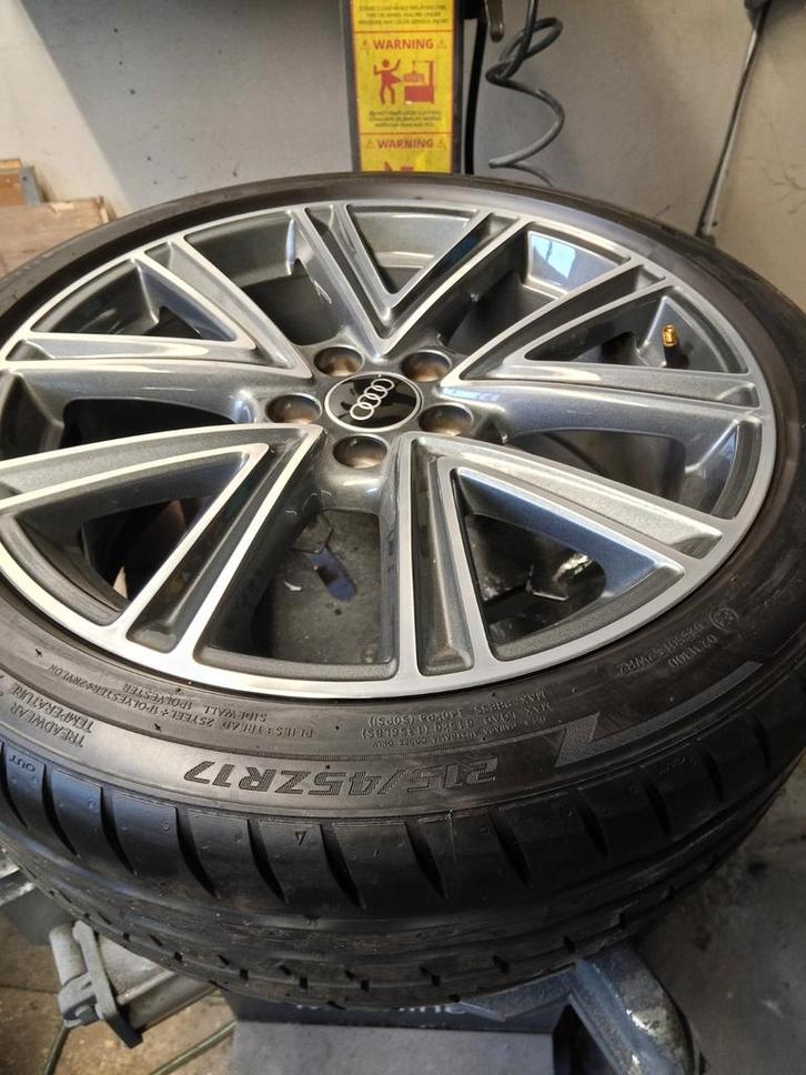 Audi A1, S-line z.g.a.n.oem zomerset, 215-45-17, polo ibiza, Auto-onderdelen, Banden en Velgen, Banden en Velgen, Zomerbanden