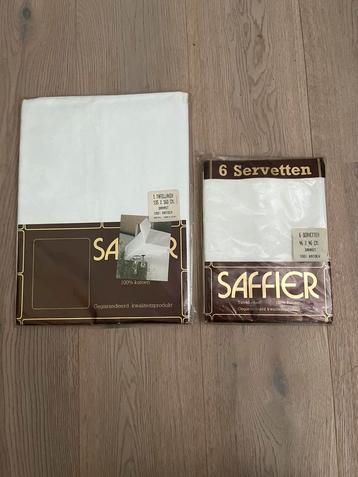 Nieuw Damast tafelkleed 160/135 +servetten beschikbaar voor biedingen