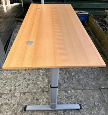 In hoogte verstelbare bureaus met hendel- p. stuk/partij