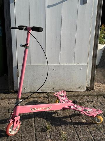 Roze swingstep beschikbaar voor biedingen