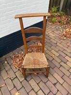 bidstoeltje met rieten zitting, Ophalen