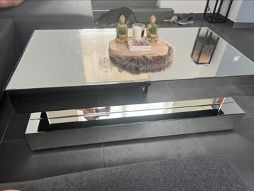 Glazen salontafel beschikbaar voor biedingen